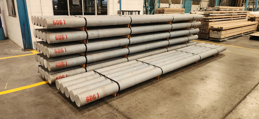 Cilindros de aluminio de seis metros listos para despacho